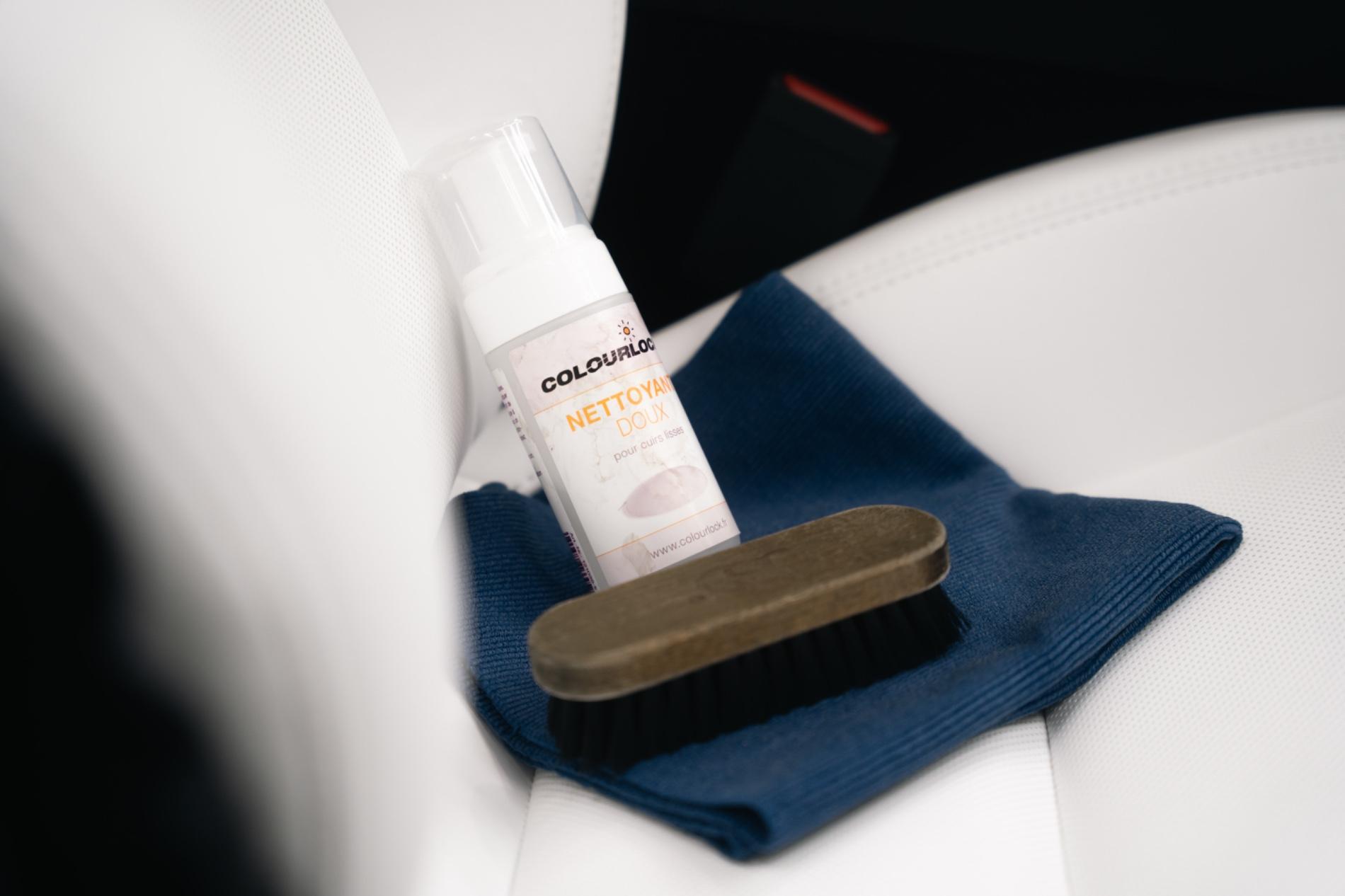 Nettoyage cuir vegan Tesla