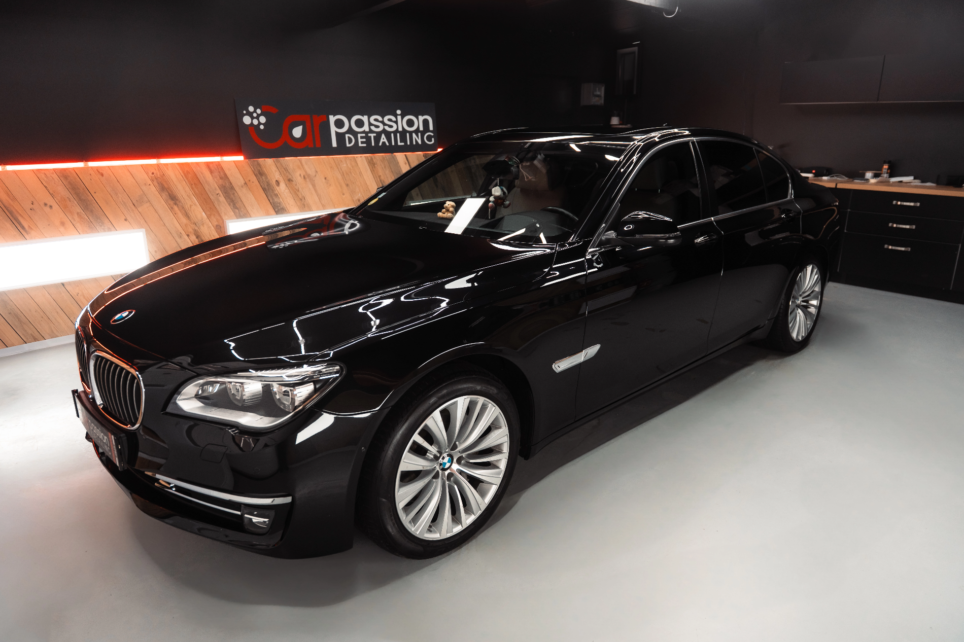 BMW S&eacute;rie 7 &ndash; R&eacute;novation compl&egrave;te & protection c&eacute;ramique 9 ans